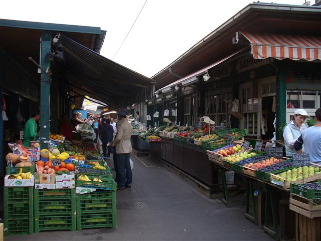 Der Naschmarkt in Wien - Obststand